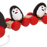 ťahacia drevená hračka na šnúrke - rodinka tučniakov